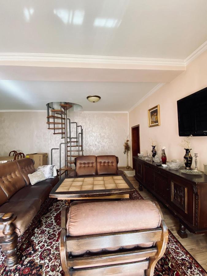 Central House Oradea Eksteriør billede