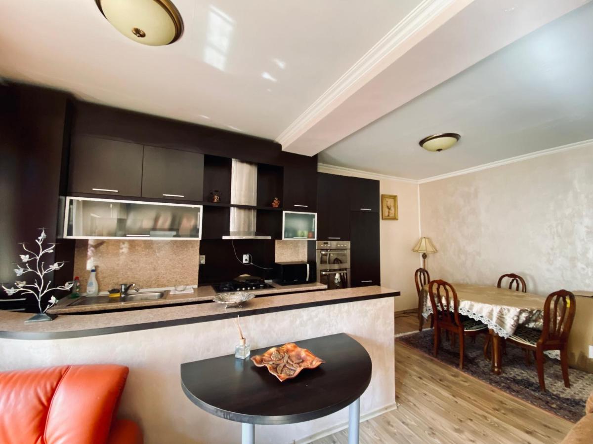 Central House Oradea Eksteriør billede