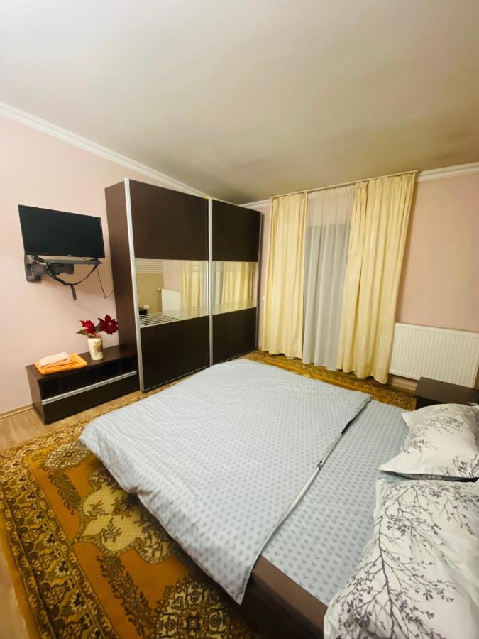 Central House Oradea Eksteriør billede